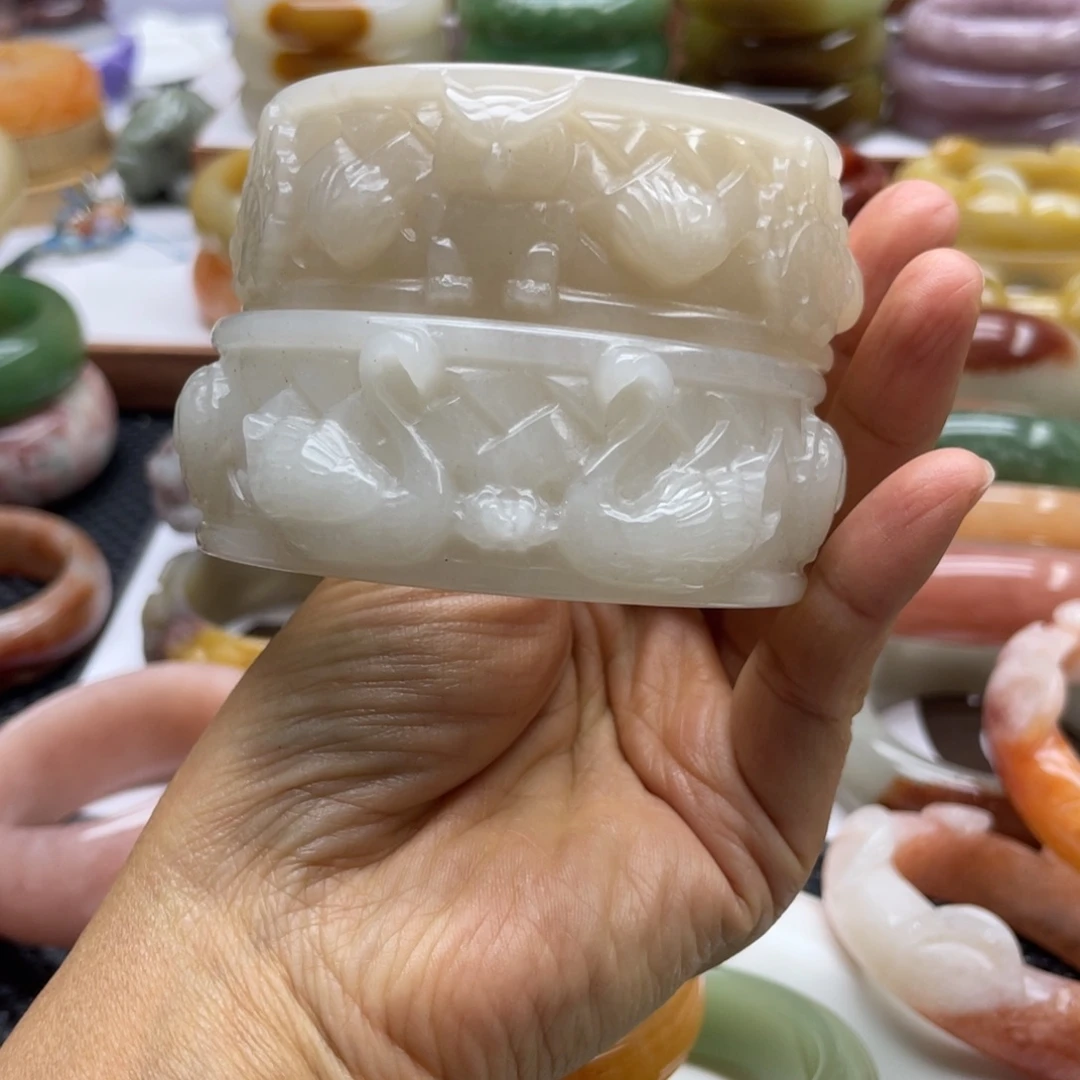 因***啊石英岩玉未镶嵌手镯