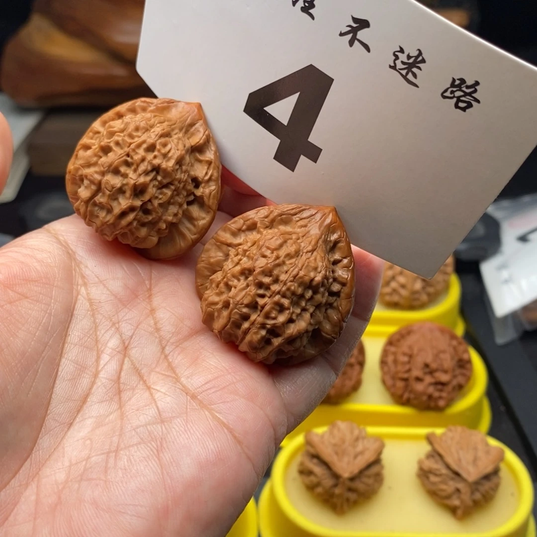 文玩核桃吊坠37朱雀