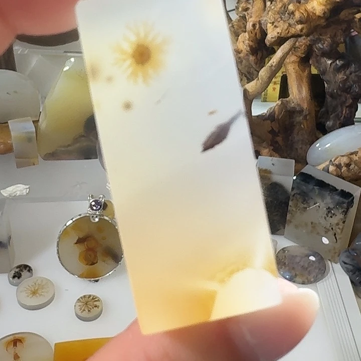 玛瑙/玉髓未镶嵌珠宝奇石