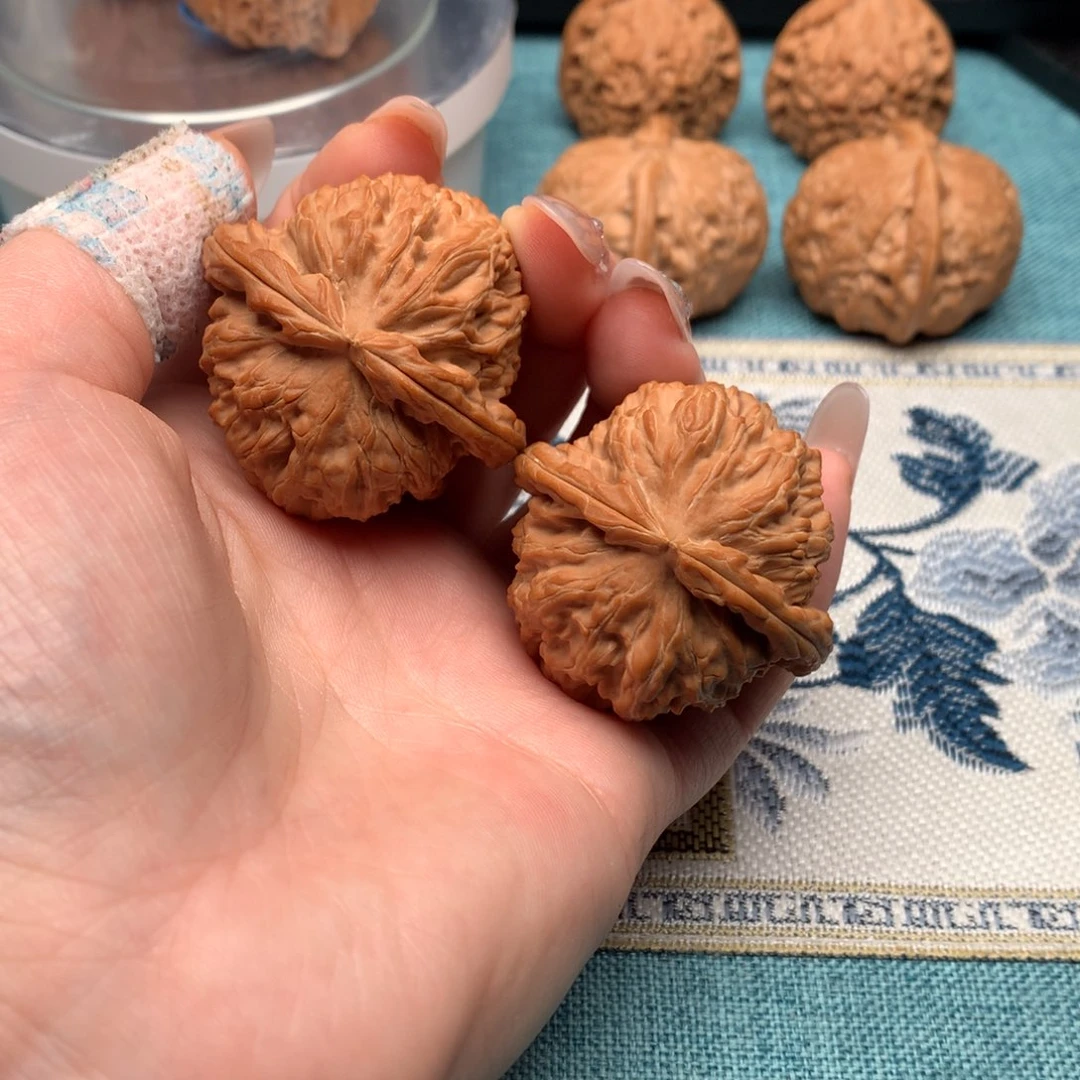 一****桃核把件42尺白狮子