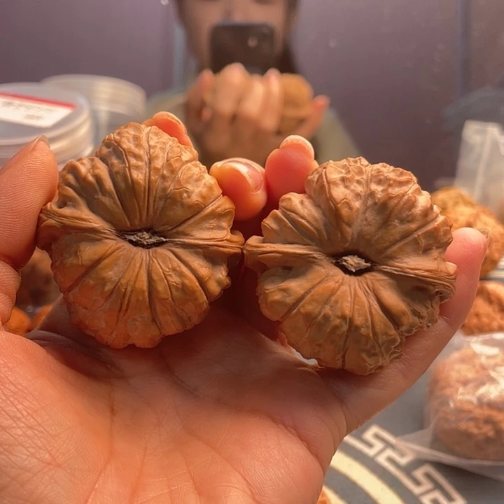 你****丝48南瓜粥一口吃掉两块小西瓜