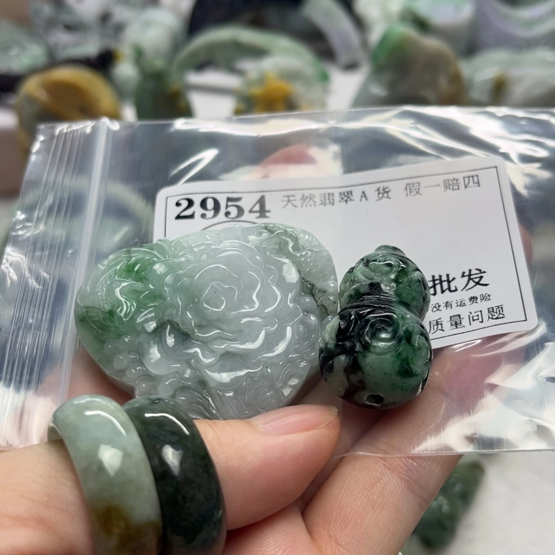 翡翠未镶嵌吊坠(不含链)梅****82954