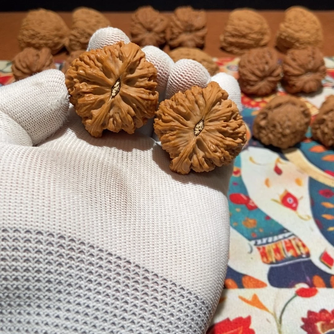 文玩核桃吊坠南疆