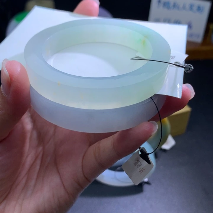 定制翡翠未镶嵌翡翠手镯