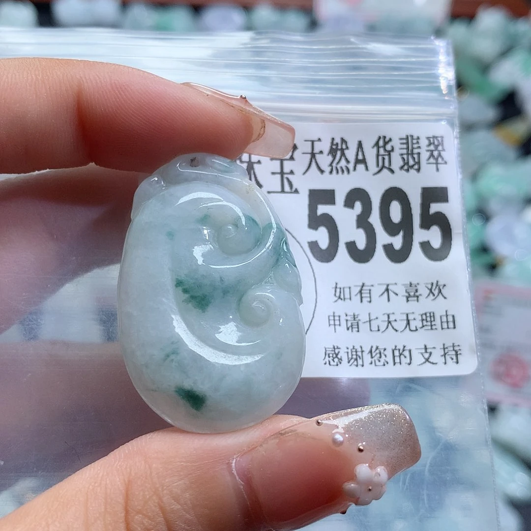 翡翠未镶嵌颈饰，