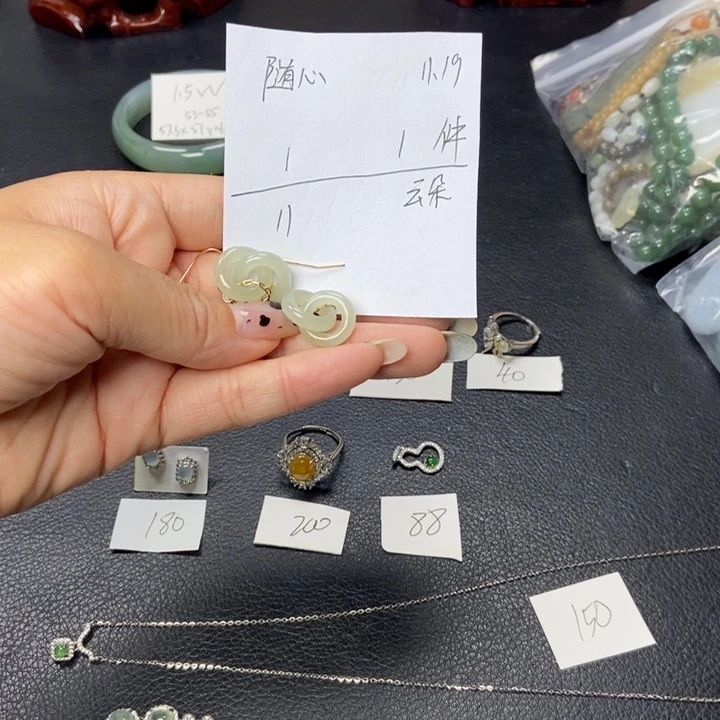 随***心和田玉未镶嵌手链