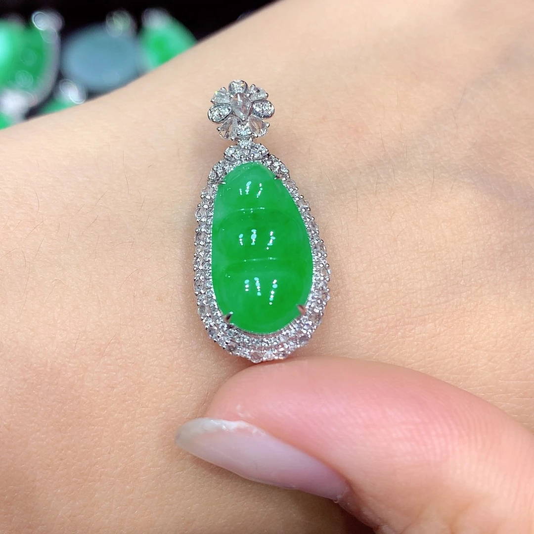 翡翠18K金镶嵌吊坠(赠链)