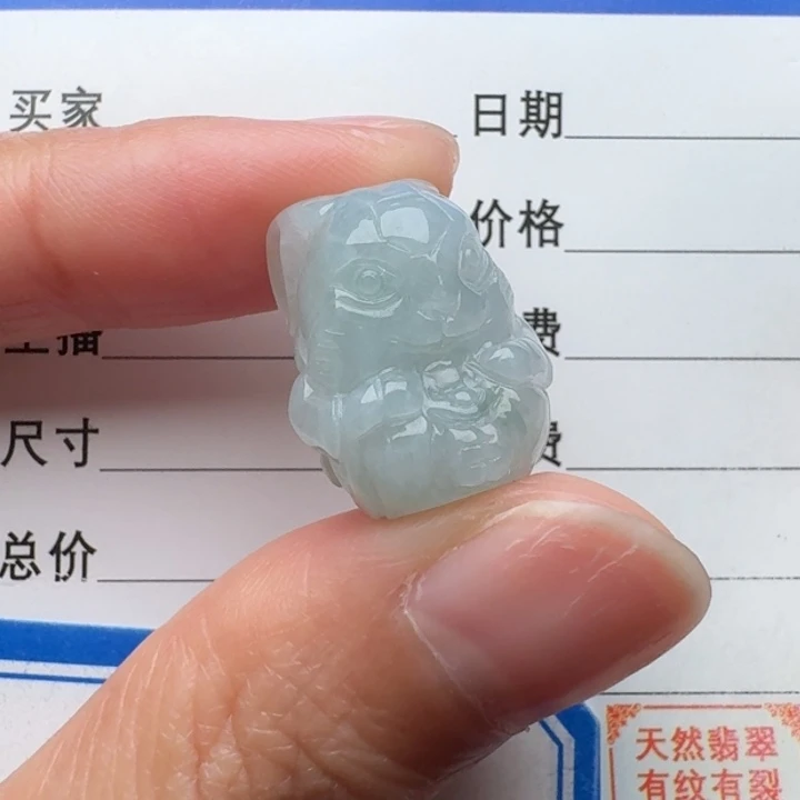 翡翠未镶嵌颈饰兔子