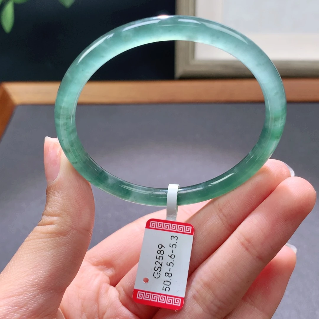 翡翠手镯未镶嵌天然翡翠手镯
