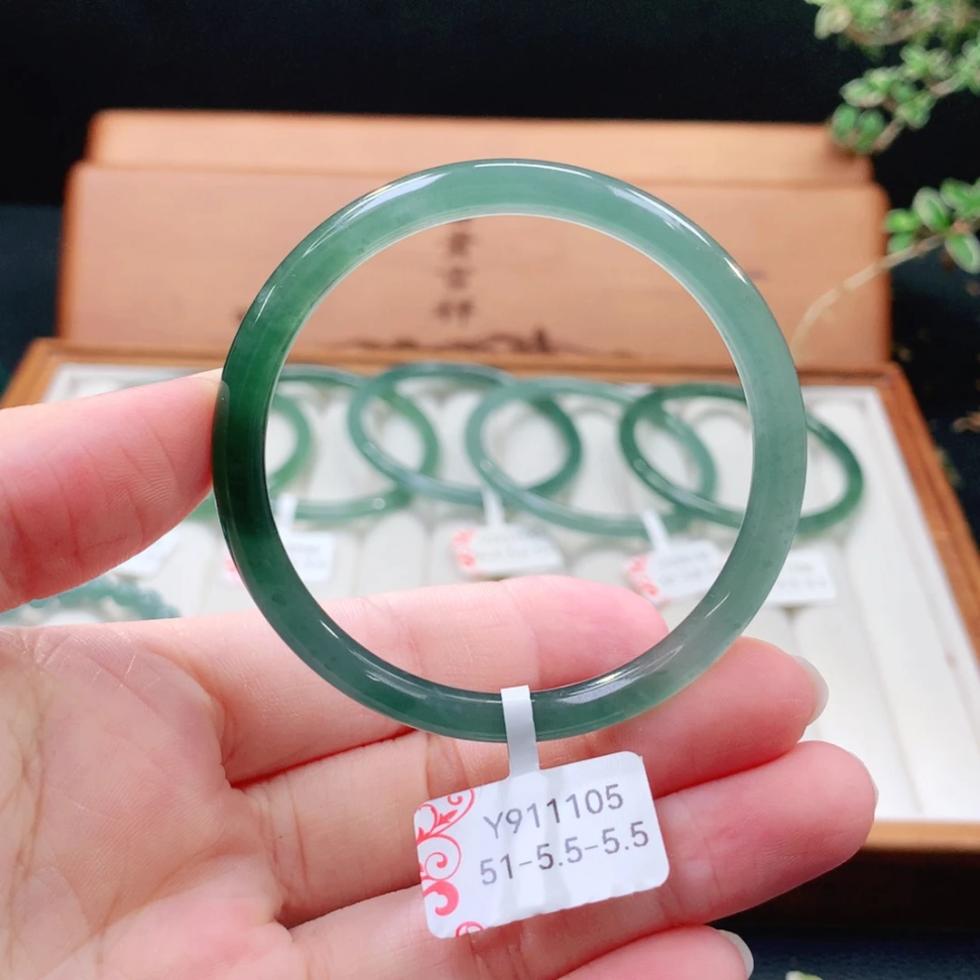 翡翠手镯（圆镯）未镶嵌