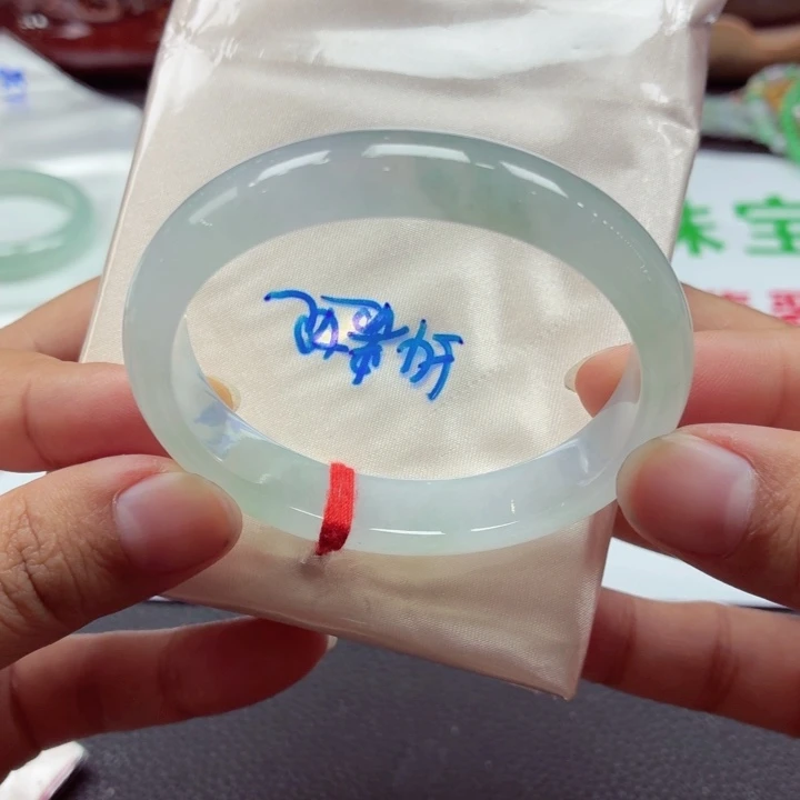 翡翠未镶嵌手镯（圆镯）天然缅甸A货翡翠