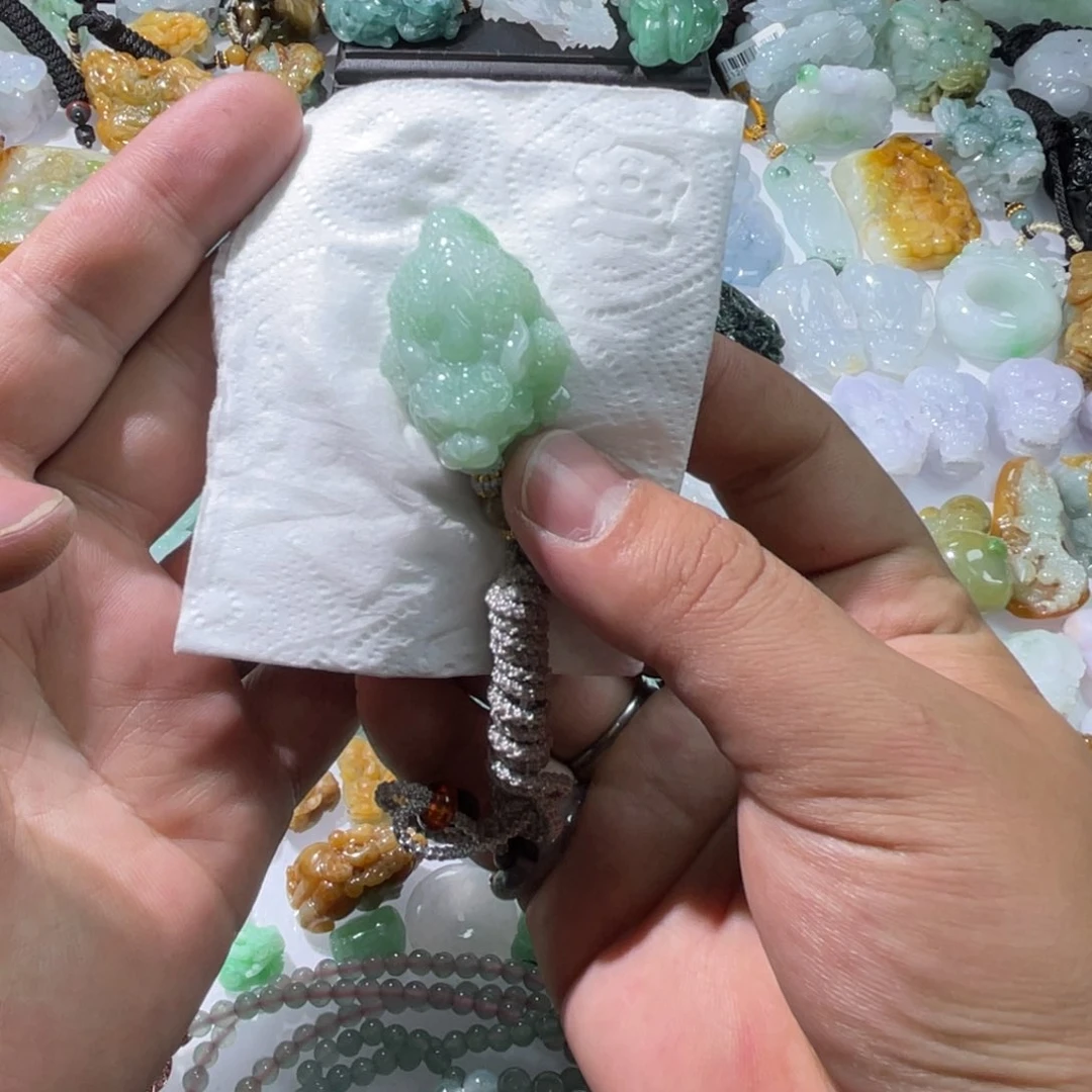 翡翠颈饰未镶嵌天然