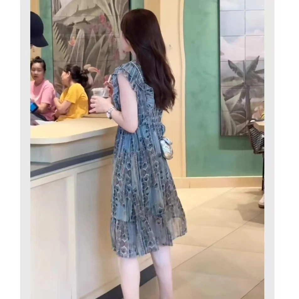 巨好看的夏装蓝色无袖碎花连衣裙2025海边度假超仙小飞袖沙滩长裙