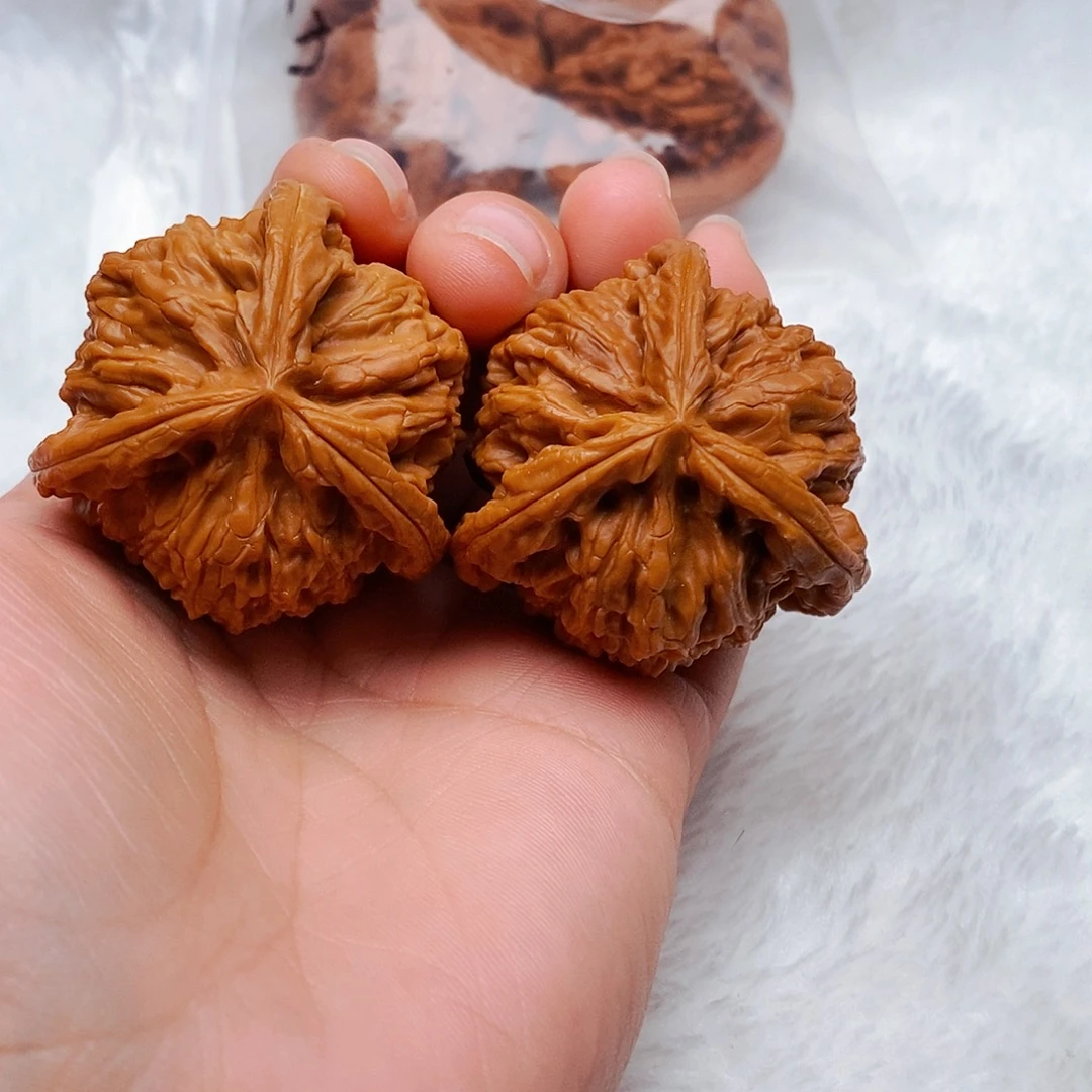 用***4文玩核桃吊坠三棱