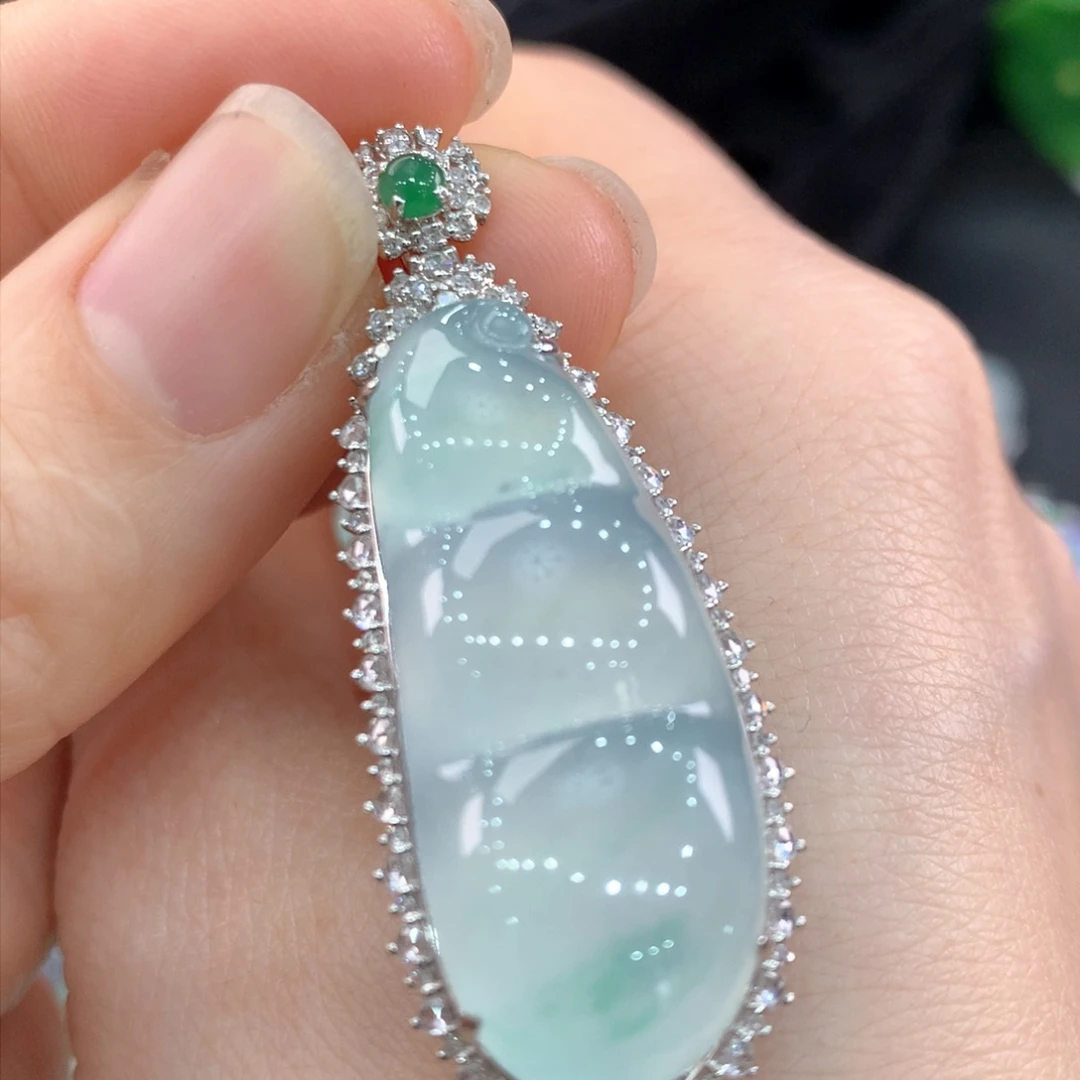 翡翠吊坠(不含链)18K金镶嵌