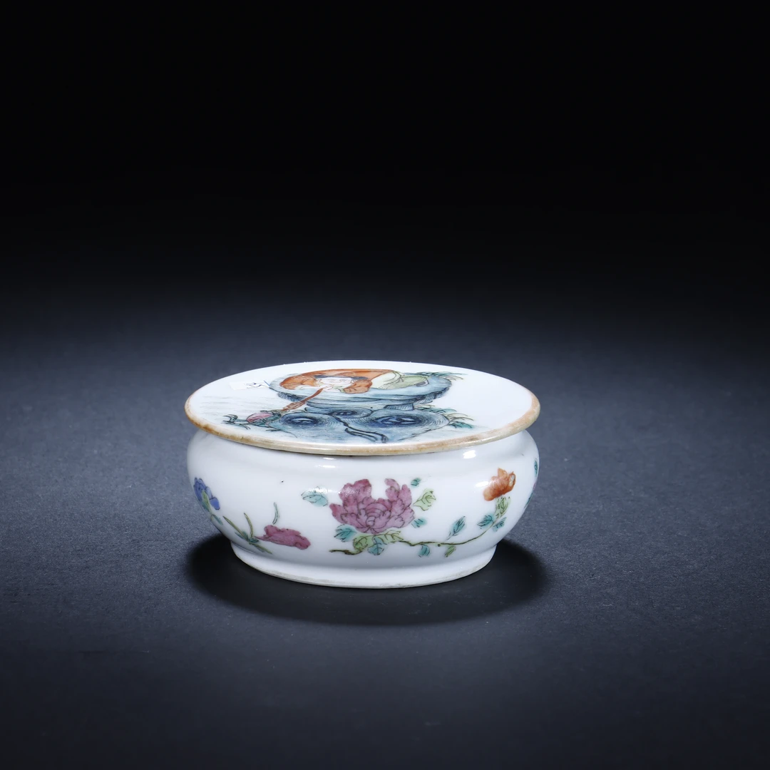 lot.10087 6185 清光绪 粉彩刘海龙戏金蟾盖盒Diam.6 High.3 cm