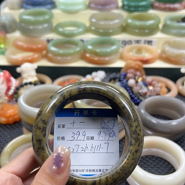 十***一未镶嵌手镯石英岩玉