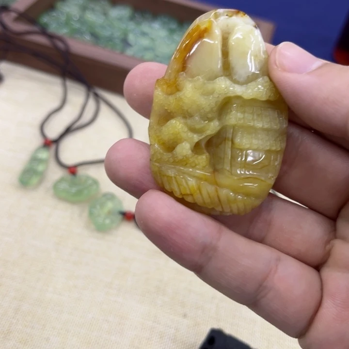 岫玉颈饰未镶嵌吊坠