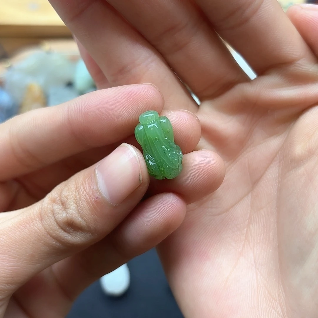 和田玉颈饰未镶嵌?**妈