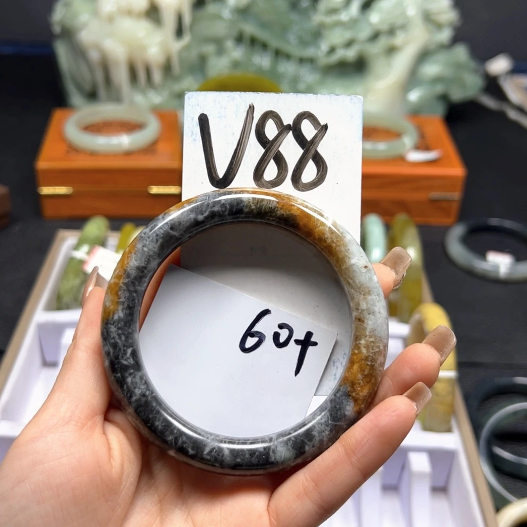 蛇纹石玉手镯未镶嵌