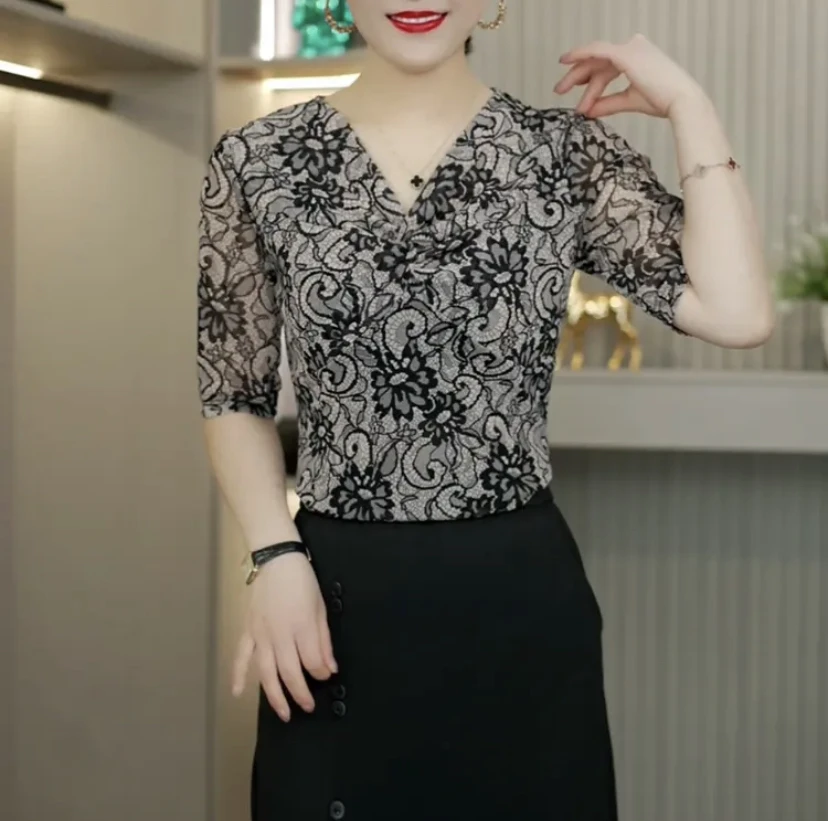 2025夏季新款时髦气质扭结V领百搭修身显瘦精品女士妈妈装上衣