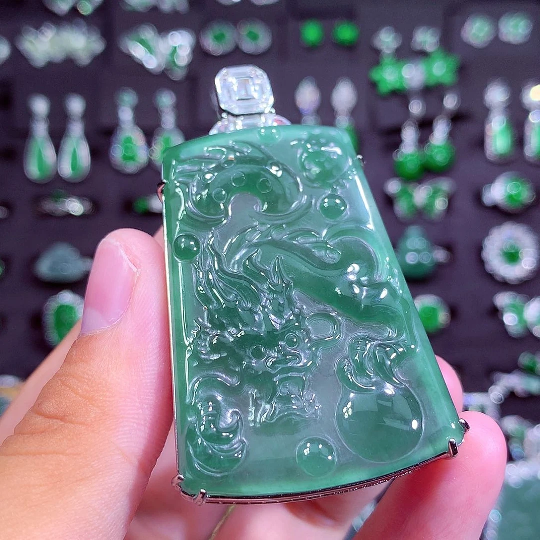 颈饰未镶嵌翡翠天然