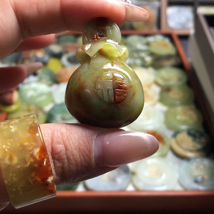 蛇纹石玉未镶嵌岫玉吊坠