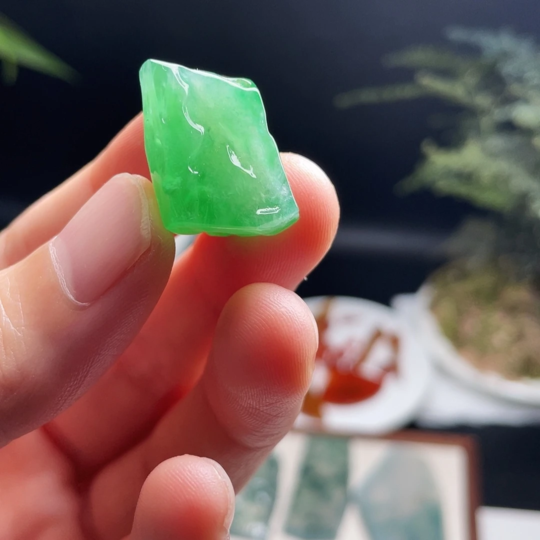 翡翠未镶嵌颈饰葫芦