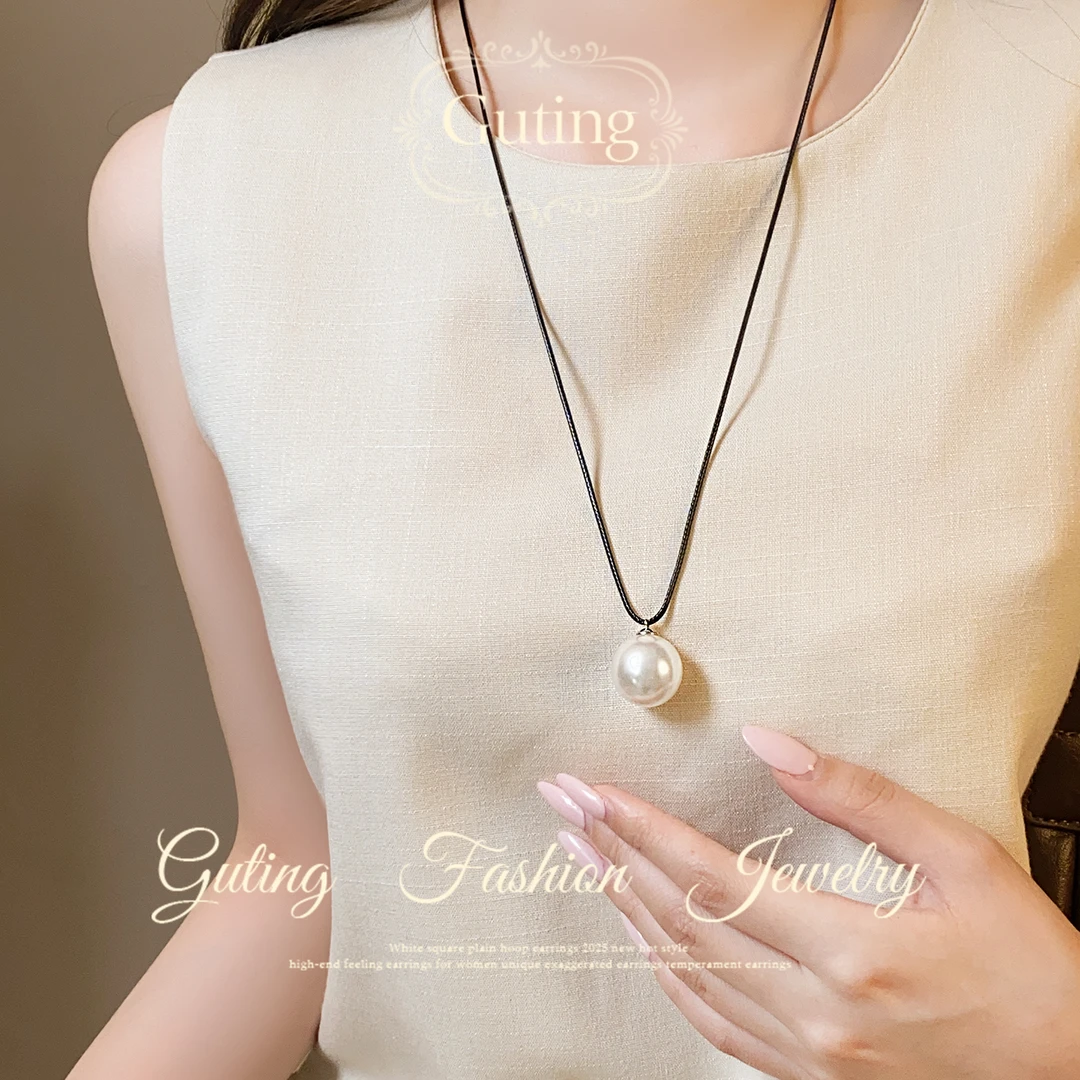 铜合金吊坠 6797黑色皮绳吊坠项链女小众精致毛衣链配饰穿搭