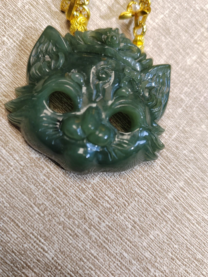 翡翠老料子猫面具吊坠