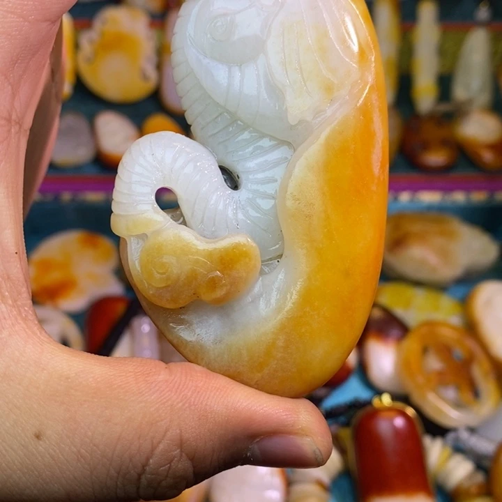 和田玉未镶嵌吊坠(赠链)