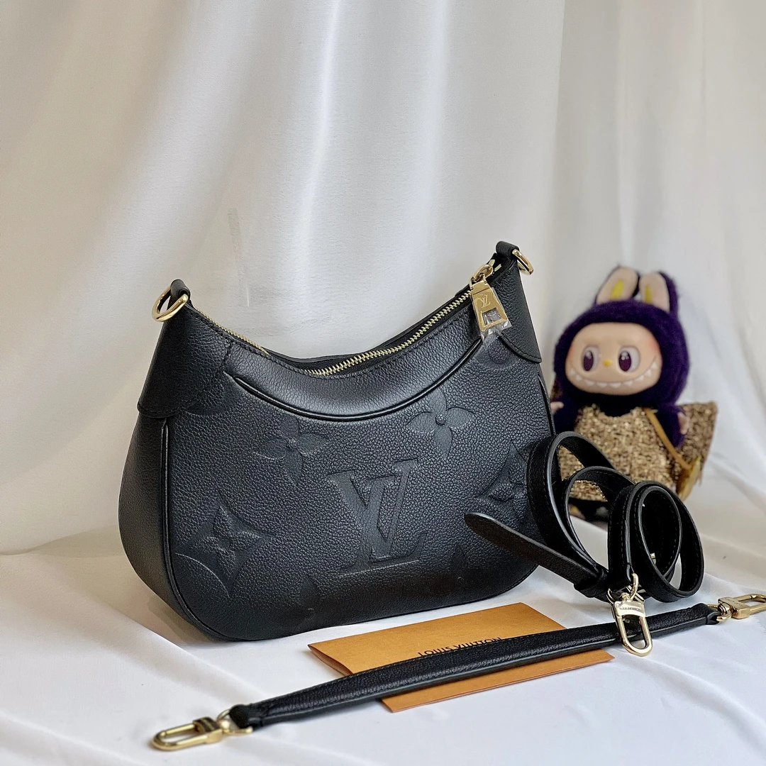 99新 LouisVuitton/路易威登  BOULOGNE 黑色荔枝牛皮 牛角包