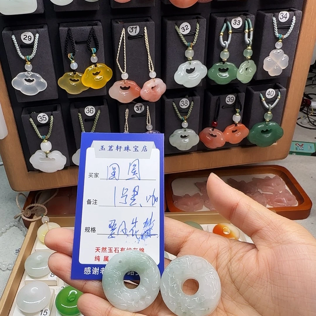 石英质玉未镶嵌颈饰