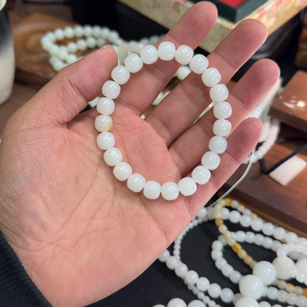 我***体和田玉未镶嵌手链