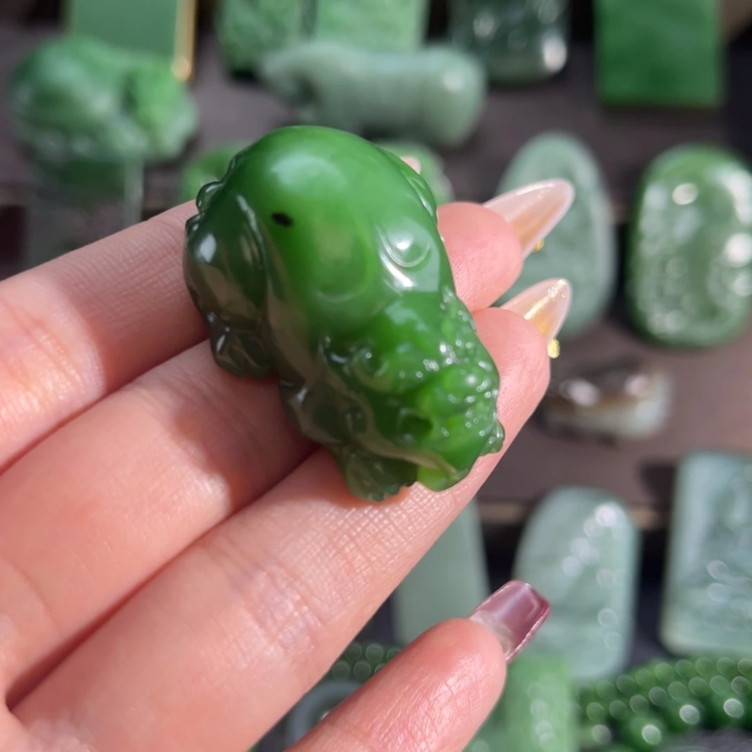 和田玉颈饰未镶嵌碧玉辣绿貔貅定制