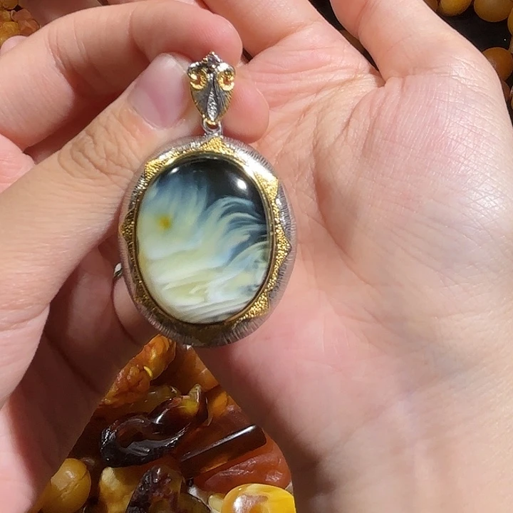琥珀银S925镶嵌颈饰蜜蜡蓝荧光吊坠