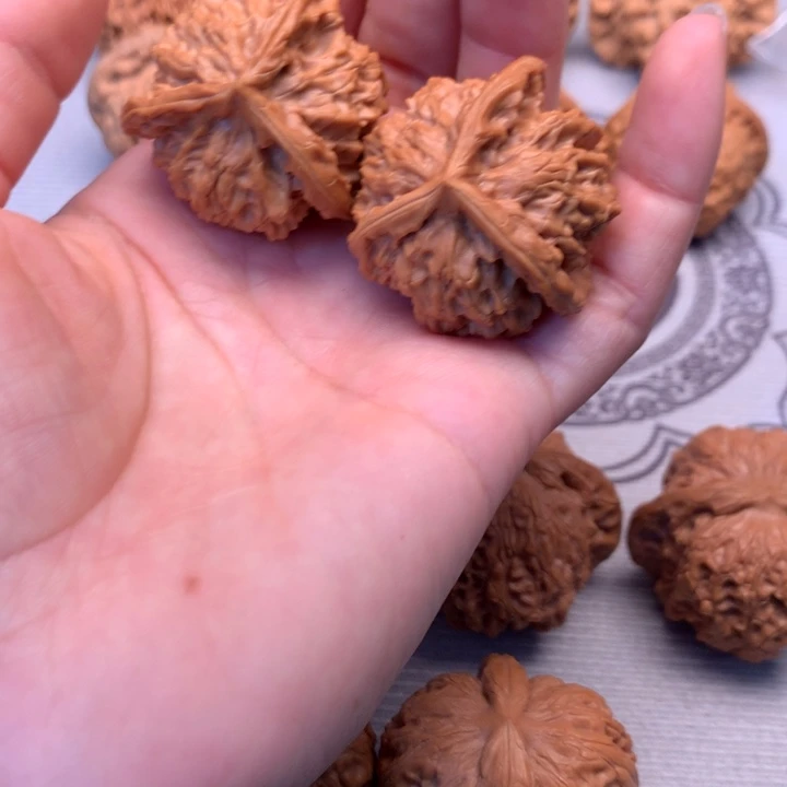 上***。文玩核桃把件三棱