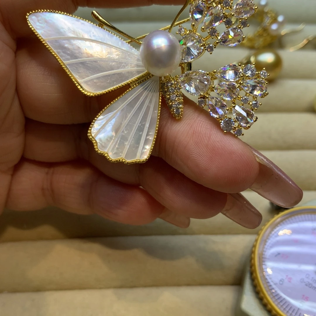 未镶嵌胸饰海水珍珠