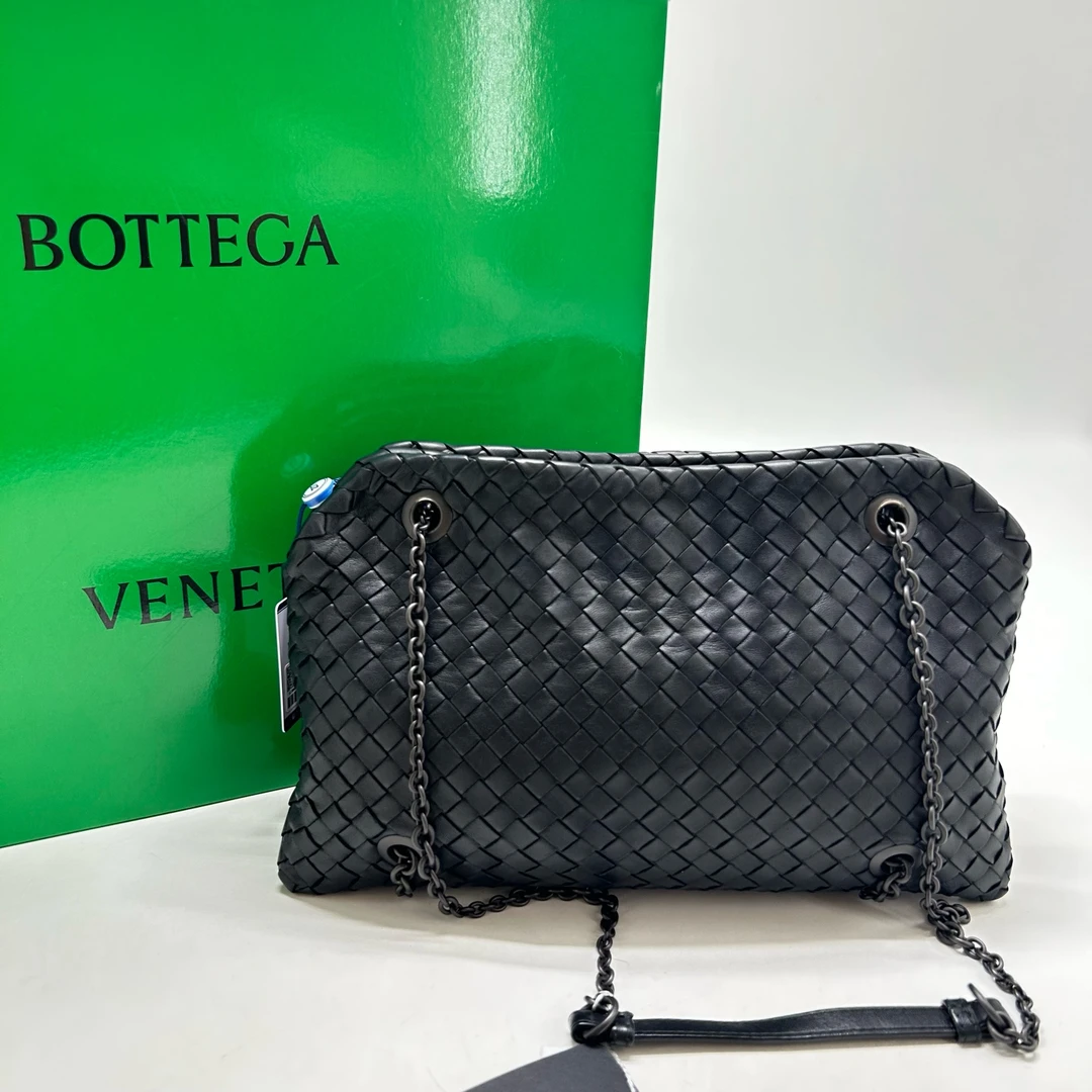 95新 BOTTEGA VENETA/葆蝶家 BV黑色菱格纹斜挎包 yy/1520 3256
