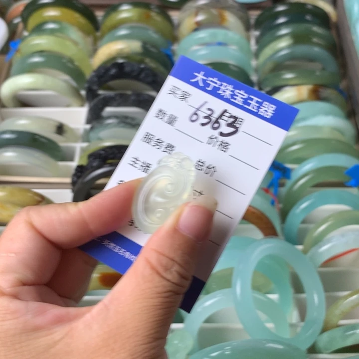 未镶嵌蛇纹石玉颈饰6363