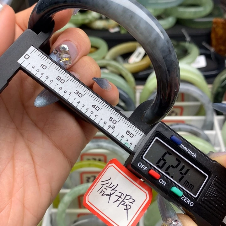蛇纹石玉未镶嵌手镯384