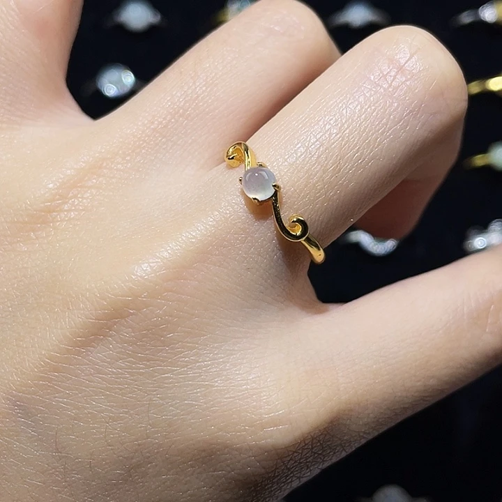 翡翠未镶嵌颈饰戒指