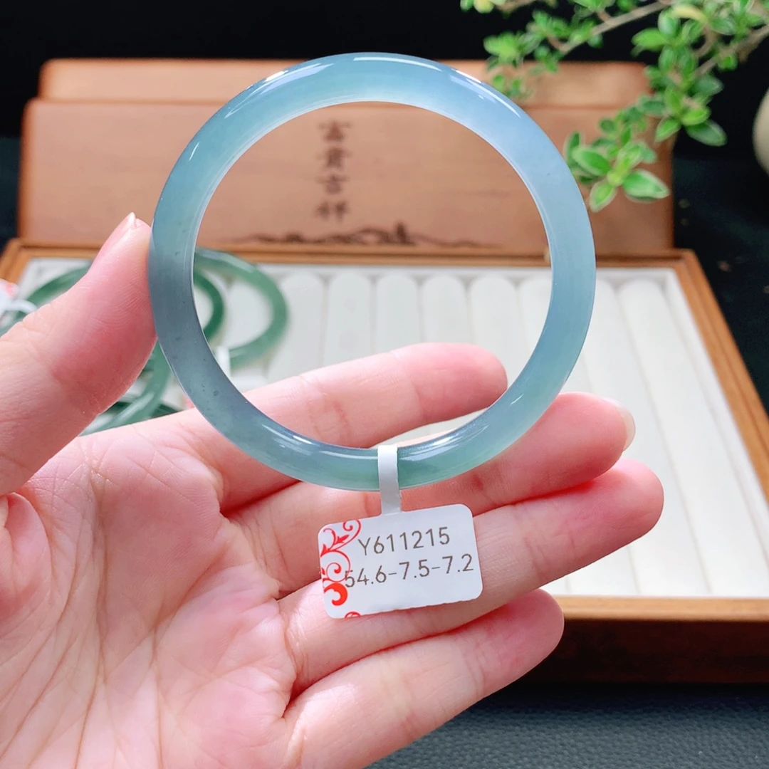 未镶嵌手镯（圆镯）翡翠