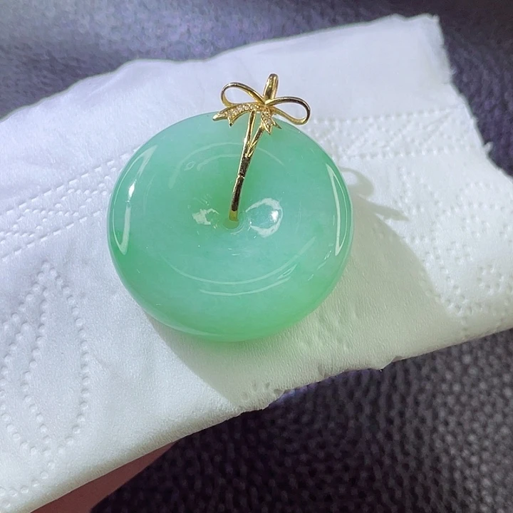 翡翠颈饰18K金镶嵌翡翠