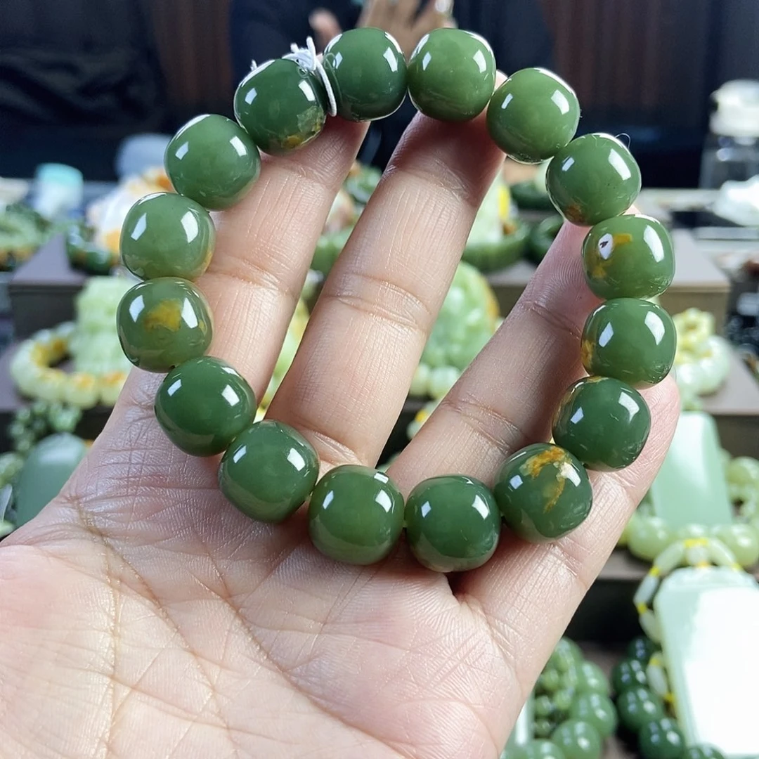 杨***传透闪石质玉未镶嵌手串