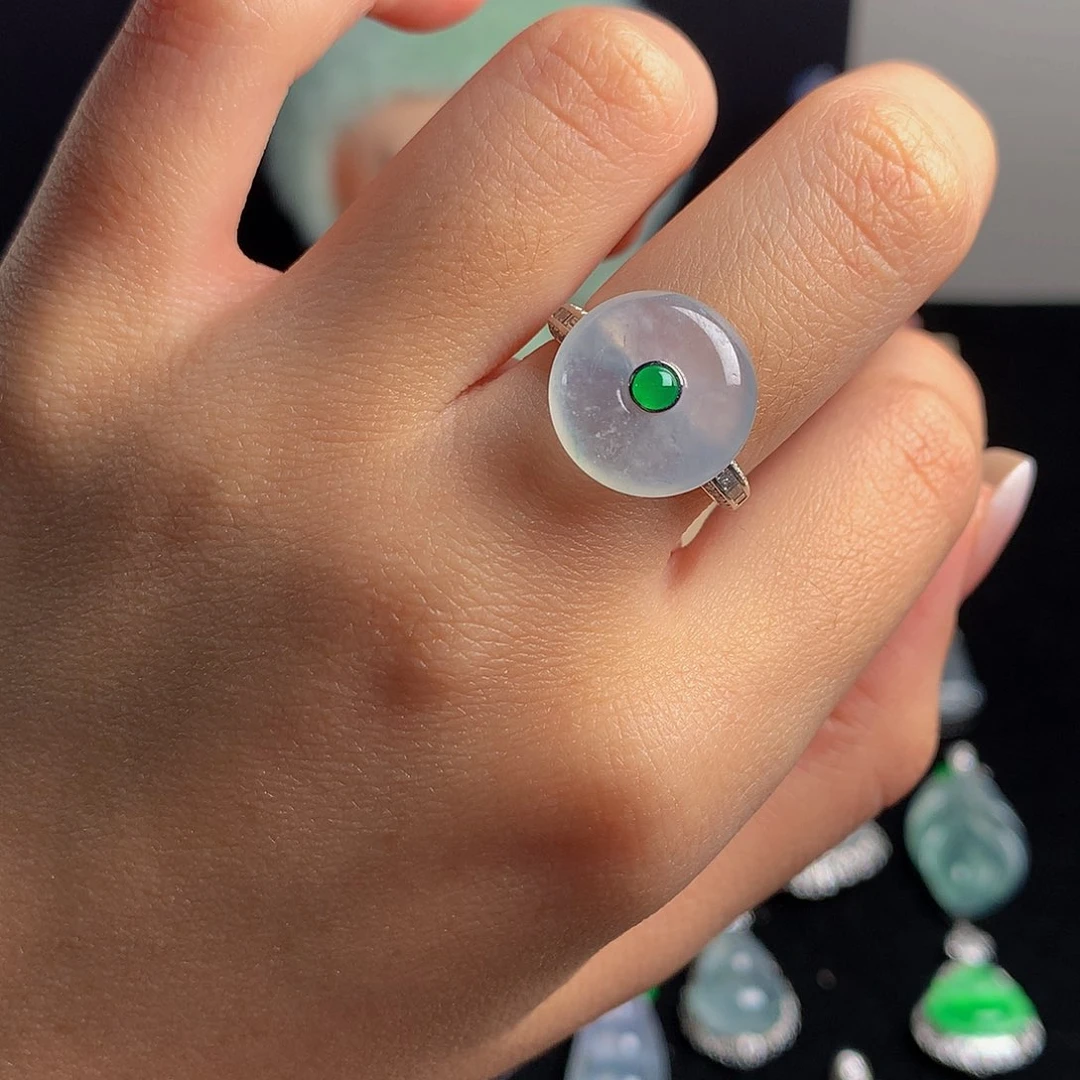 颈饰18K金镶嵌翡翠