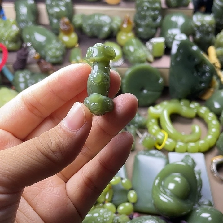 岫岩老玉（透闪石质玉）未镶嵌挂件