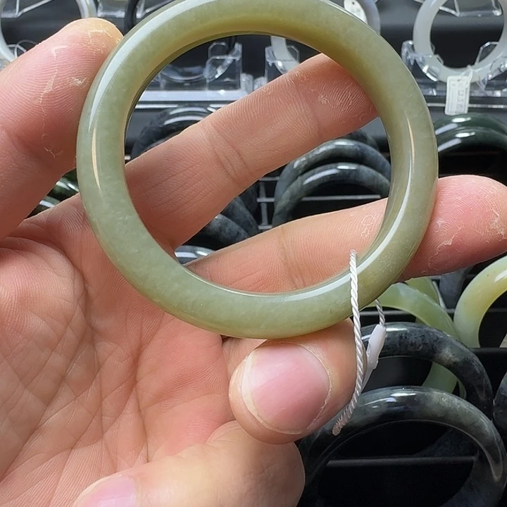 和田玉（青白玉）未镶嵌手镯