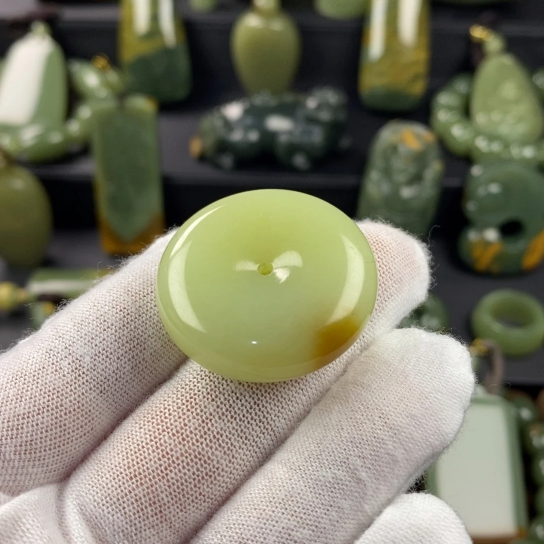 岫岩老玉（透闪石质玉）未镶嵌颈饰