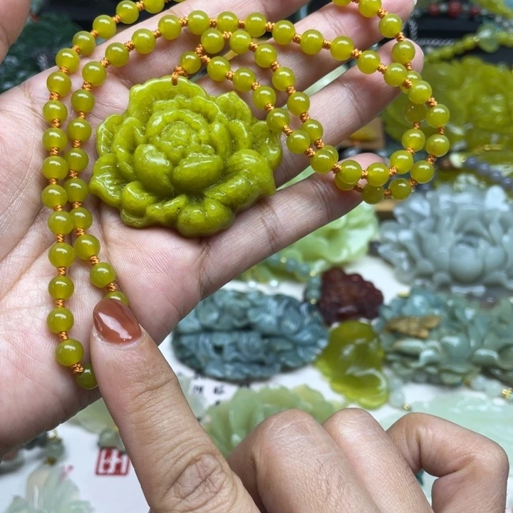 蛇纹石玉未镶嵌颈饰